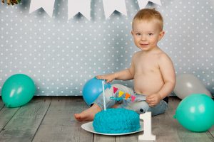 kinderportrait-mit-baby-cake-smash